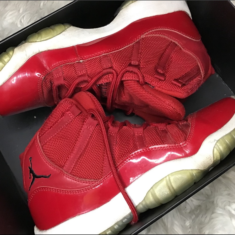 Jordan 11 gym red